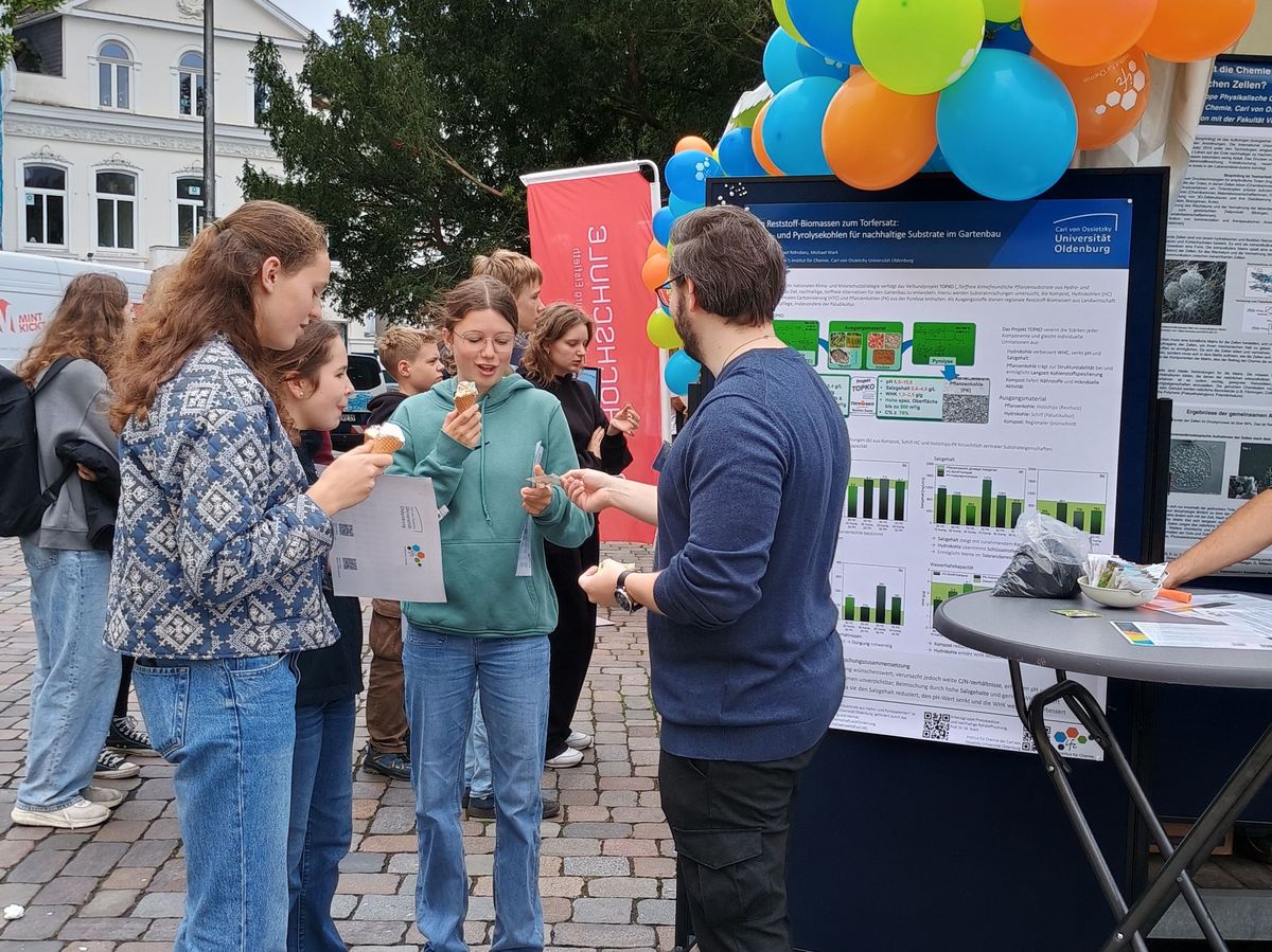Das Institut beim Ahoi-MINT-Festival in Oldenburg.