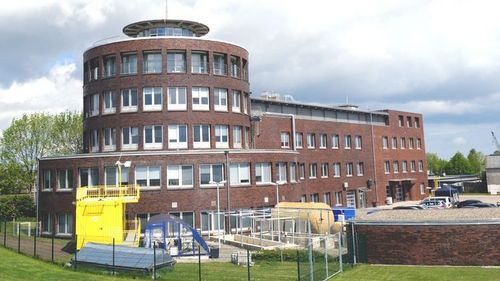 Direkt am Wasser: der Standort der Universität Oldenburg in Wilhelmshaven. Foto: Markus Hibbeler