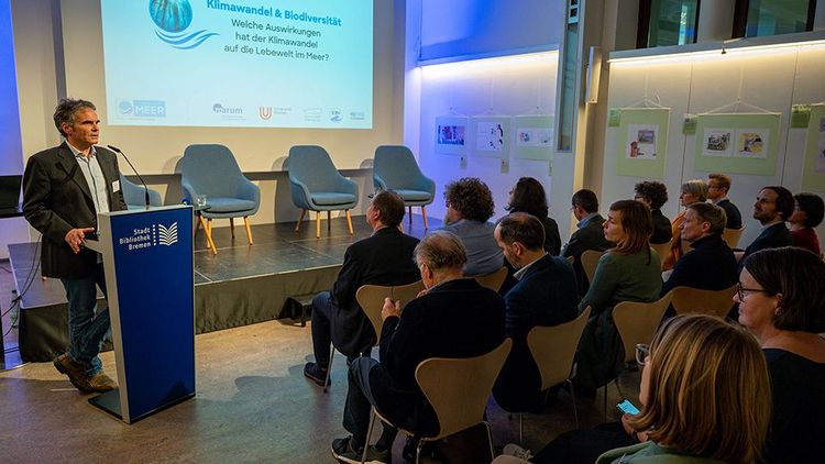 Matthias Zabel, MARUM, leitete durch den Abend. Foto: MARUM – Zentrum für Marine Umweltwissenschaften, Universität Bremen; V.Diekamp