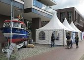 Die Pagodenzelte und Forschungsboot ZEPHYR