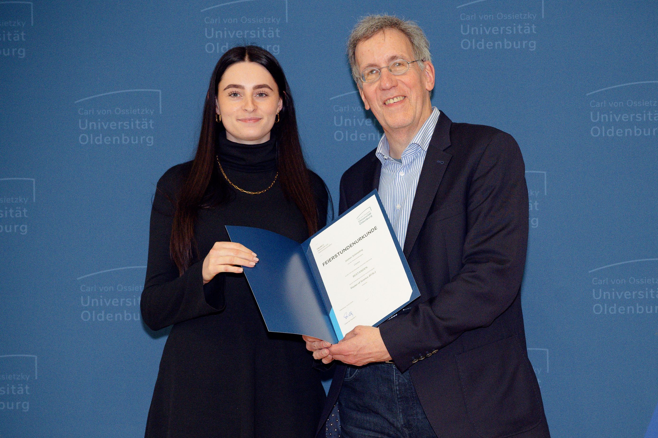 Auszeichnung für herausragende Masterarbeit an Chemie-Absolventin Jasmin Schmeling verliehen