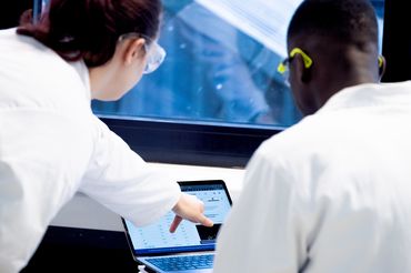 Rechen- und Simulationsarbeiten im chemischen Labor 