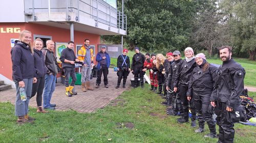 Endausbildung 2024: Teilnehmende, Betreuende und Prüfer am Kleinen Bornhorster See (Foto: Katja Fiegener)