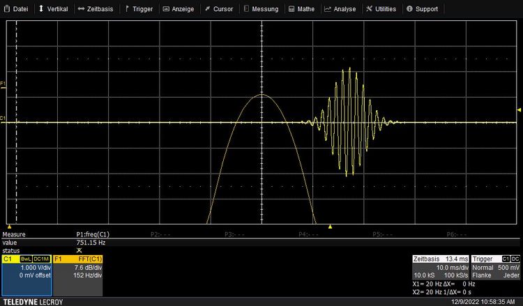 Oszilloskop Screenshot eines  Pulses mit seiner fft Messung 