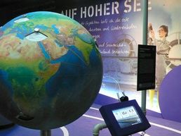 MS Wissenschaft: ICBM-Exponat zur globalen Verbreitung invasiver Arten.