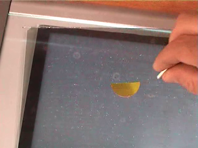 Optische Eigenschaften einer Probe werden magnetisch beeinflusst.