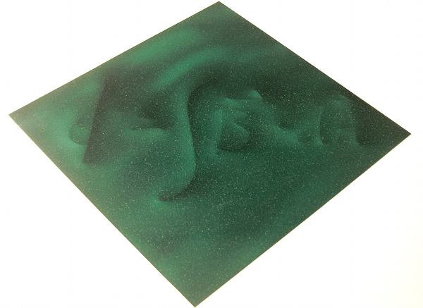 Das Foto zeigt eine Folie auf der magnetisch Information gespeichert werden kann. Das Foto zeigt eine Folie auf der magnetisch Information gespeichert werden kann.
