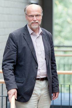 Der Oldenburger Physiker und Mediziner Prof. Dr. Dr. Birger Kollmeier, Sprecher des aktuell laufenden Exzellenzclusters. Foto: Universität Oldenburg