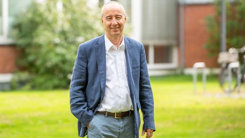 Porträtfoto Prof. Dr. Gerd Hentschel