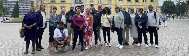 Delegates from Nelson Mandela University in front of Oldenburg castle