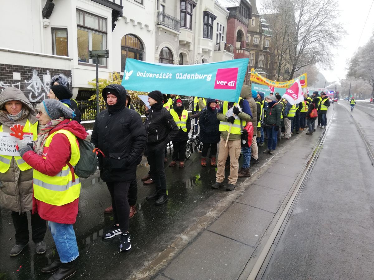 Warnstreikende am 06.12.2023 in Bremen