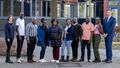 The picture shows a group of DAAD scholarship holders. Malve von Möllendorff and Karsten Speck are standing with them in front of a university building, all smiling at the camera. There are ten people in total.