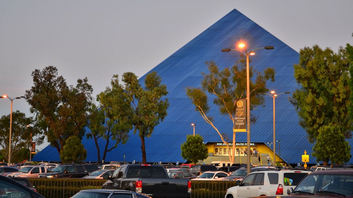 Die Walter Pyramid am Campus der CSULB