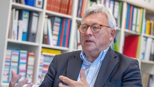 Bild von Brinker im Gespräch.