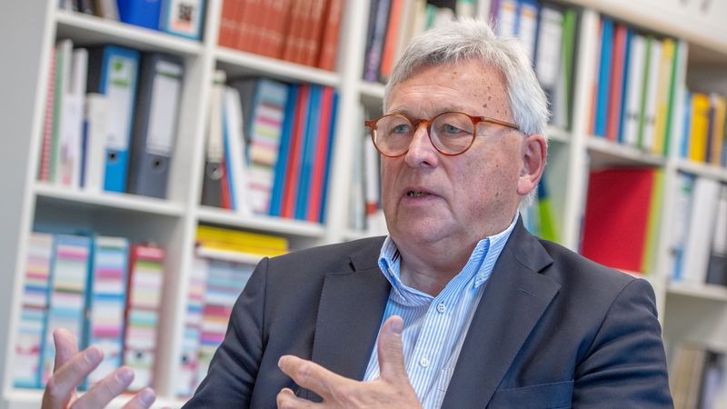 Bild von Brinker im Gespräch.