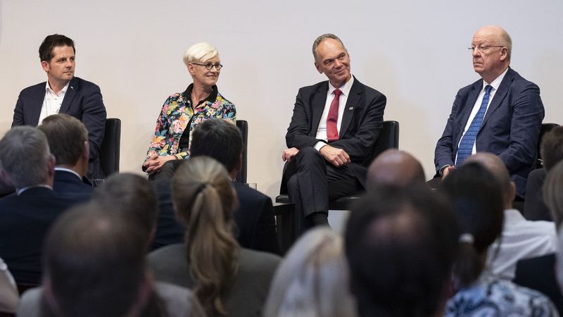Partner des Innovationsquartiers Oldenburg auf der Bühne der Alten Fleiwa im Gespräch