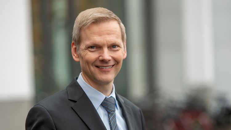 Portrait of Lars Schwettmann