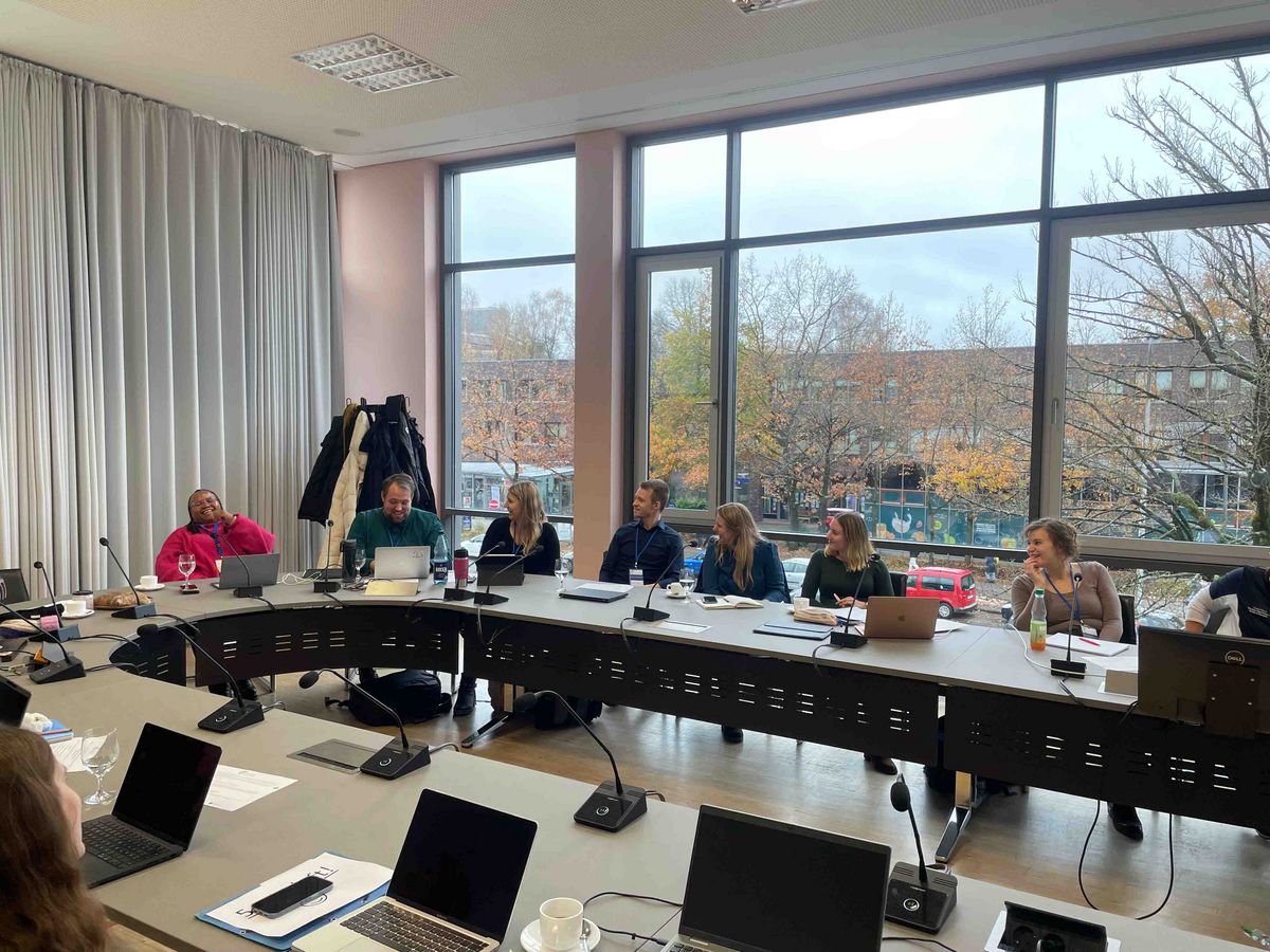 DAAD Winter School 2024 A discussion round at the DAAD Winter School with seven participants.