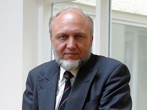Prof. Dr. Dr. h.c. mult. Hans-Werner Sinn Portrait Prof. Dr. Dr. h. c. mult. Hans-Werner Sinn
