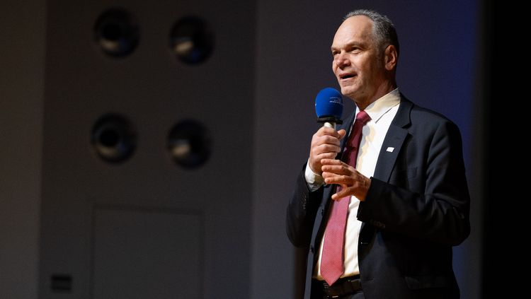 The picture shows Ralph Bruder during his speech.