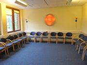 Foto C3L Hochschulambulanzen - Räumlichkeiten - Raum mit Sitzgruppe