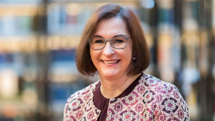Porträtfoto Prof. Dr. Andrea Strübind