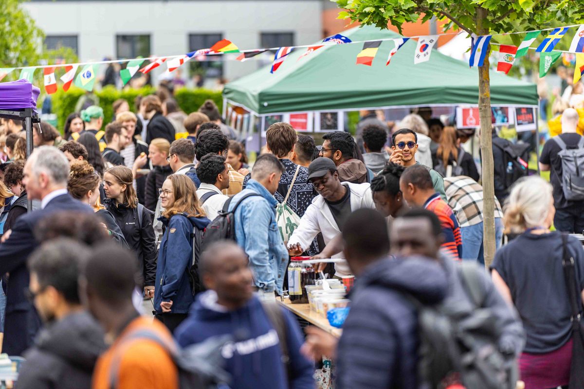 Buntes Getümmel auf dem Internationalen Sommerfest 2025