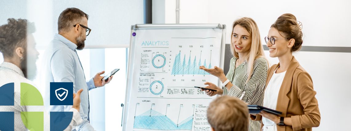 Weiterbildung in Risikomanagement und Finanzanalyse am C3L - Center für lebenslanges Lernen der Universität Oldenburg. Im Vordergrund befinden sich verschiedenen Icons zum Thema Studium und Weiterbildung. Auf dem Bild steht die Überschrift „Jetzt. Berufsbegleitend. Weiterbilden.“.