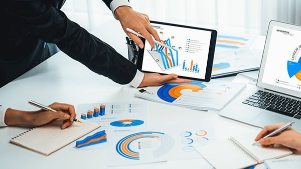 R – Software und Tools für Financial Data Analytics R – Software und Tools für Financial Data Analytics