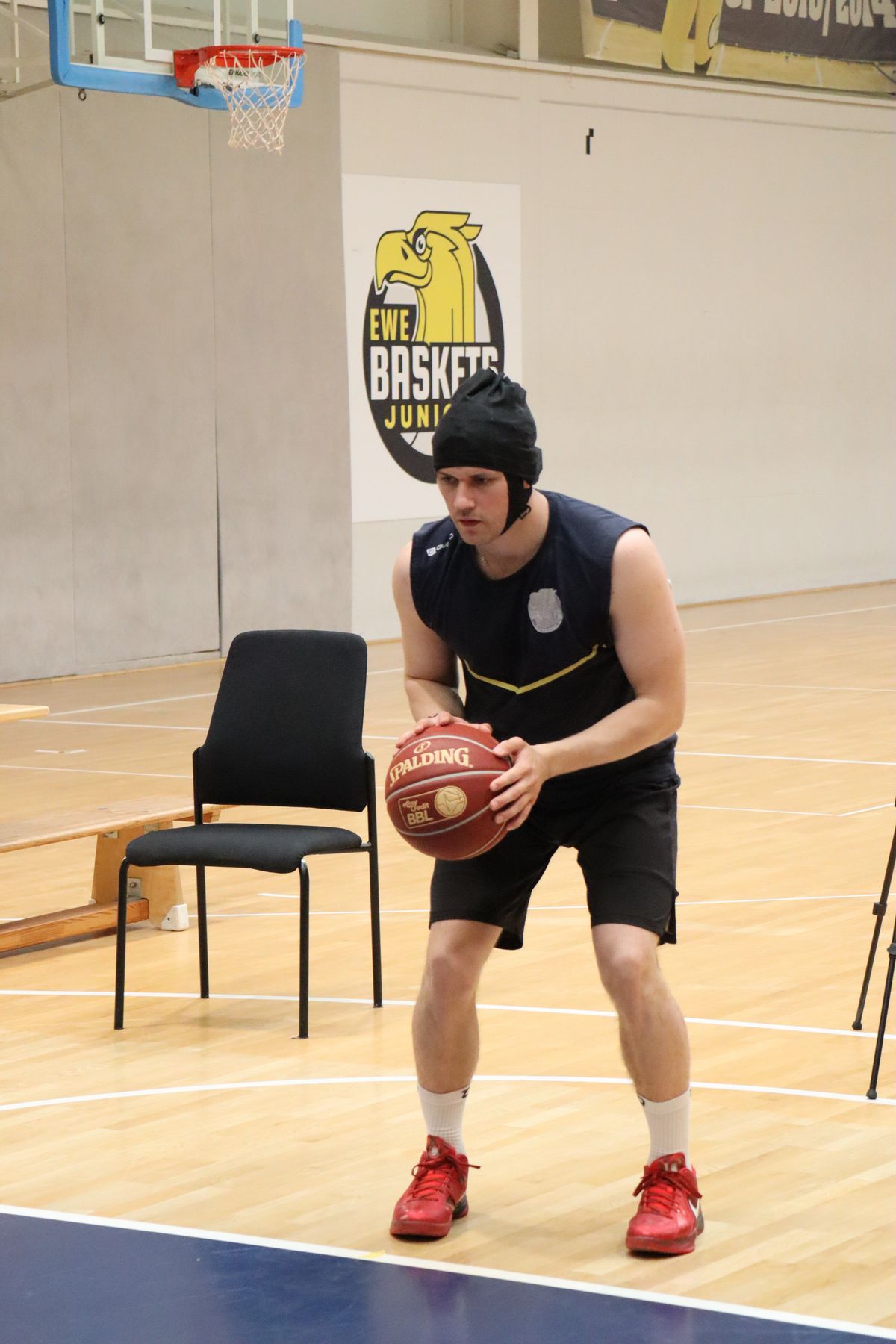 Will you score? — Miguel Contreras Altamirano — A professional basketball player from the EWE Baskets Oldenburg is wearing mobile electroencephalography (EEG) technology. This research aims to predict the outcome of the shot based on the player's brain activity. 