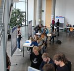 Teilnehmende der zweiten Woche des Forschenden Lernens im A-14 Foyer