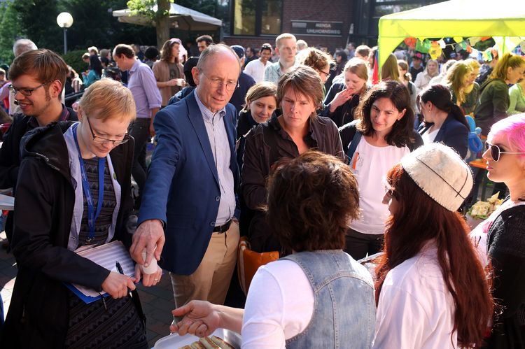 Die Jury am Georgien-Stand, Internationales Sommerfest 2016