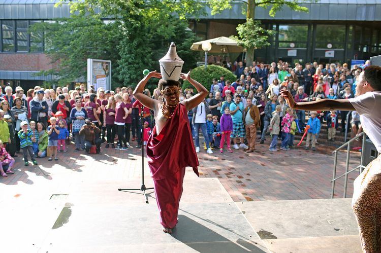 Bühnenprogramm auf dem Internationalen Sommerfest 2016