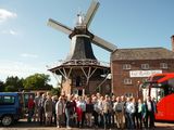 Gruppenbild vor der Rutteler Mühle 