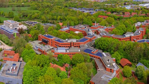 Luftaufnahme der Universitätsgebäude auf dem Campus Wechloy.