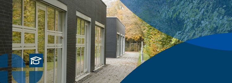Man sieht links ein graues Gebäude (C3L) mit Fensterfront und rechts sind Bäume.