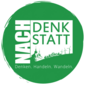 Loge der Nachdenkstatt bestehend aus einem grünen Kreis und dem Schriftzug NachDenkStatt