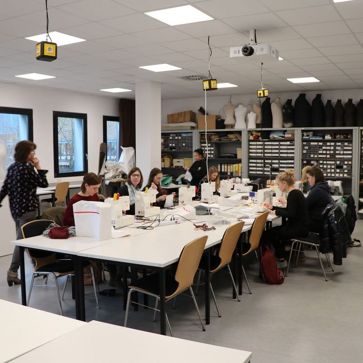 Theorie-Praxis-Raum Textiles Gestalten