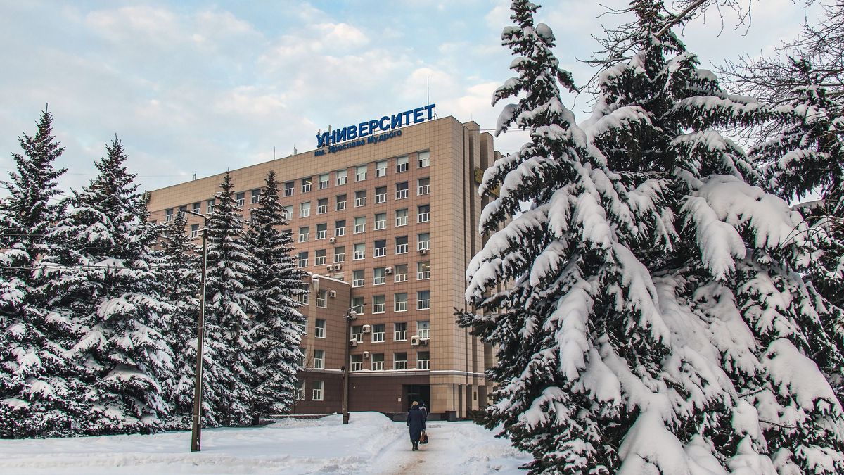 Novgorod University im Winter