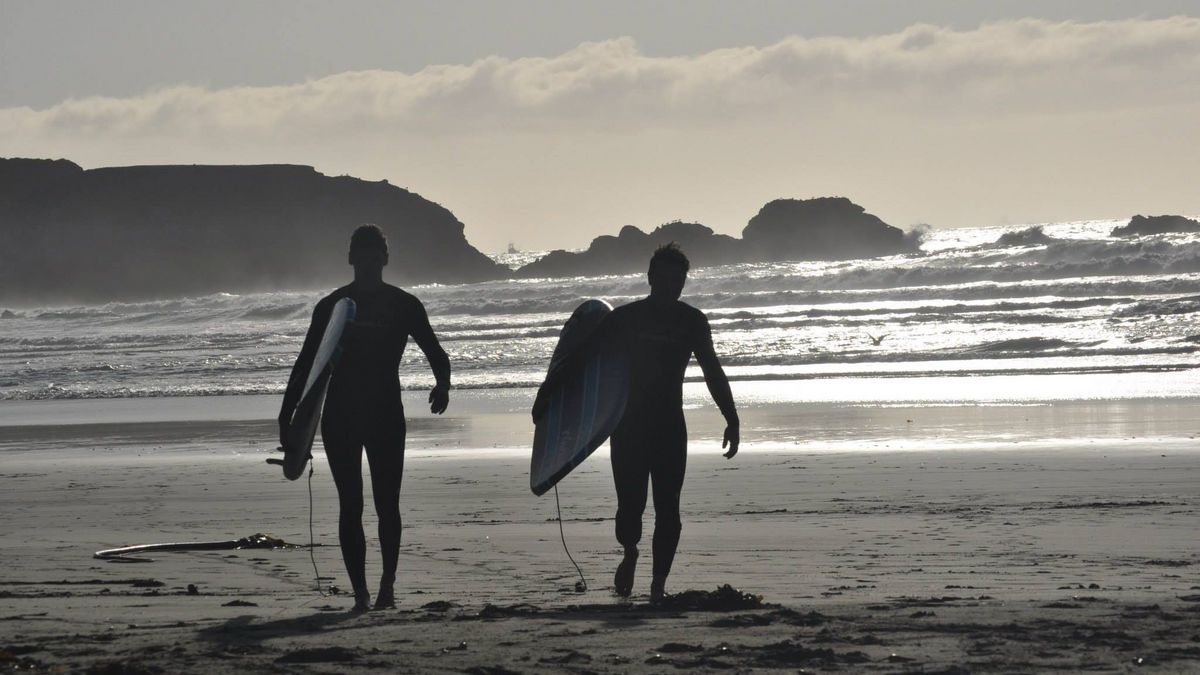 Surfer am Strand von Monterey Bay