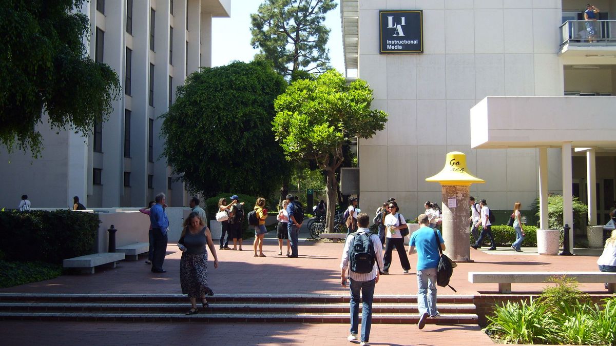 CSULB Instructional Media building