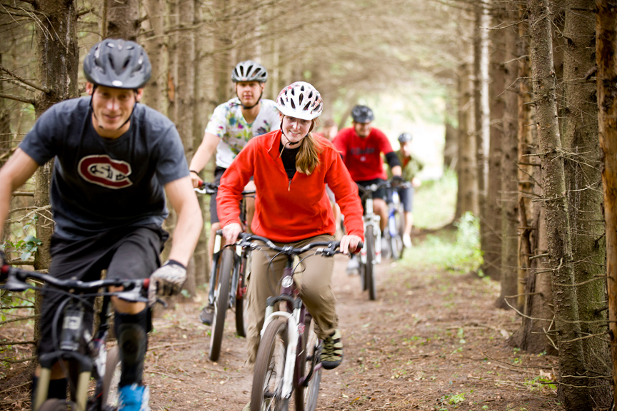 Mountain Biking  Radfahrer*innen auf Mountain Bikes