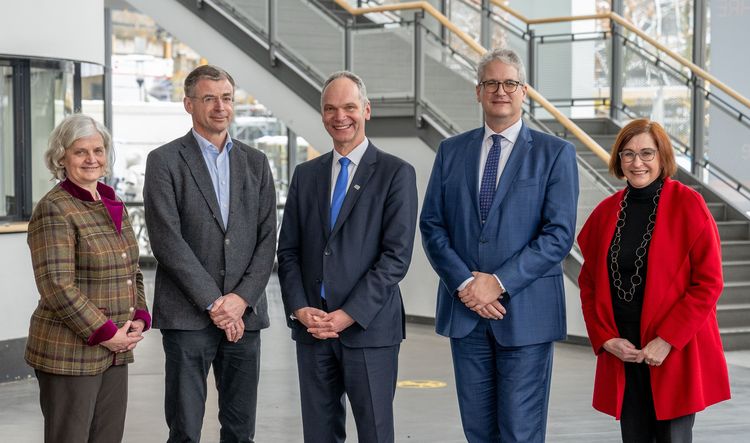 Das Präsidium der Universität Oldenburg (v.l.n.r.): Katharina Al-Shamery, Ralf Grüttemeier, Ralph Bruder, Jörg Stahlmann, Andrea Strübind Gruppenbild des Präsidenten und der Vizepräsident*innen der Universität Oldenburg